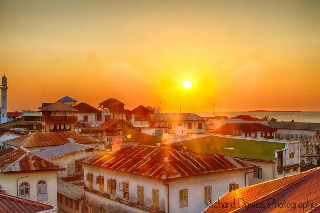 Red Sun Lodge Kokoni Ngambo Экстерьер фото