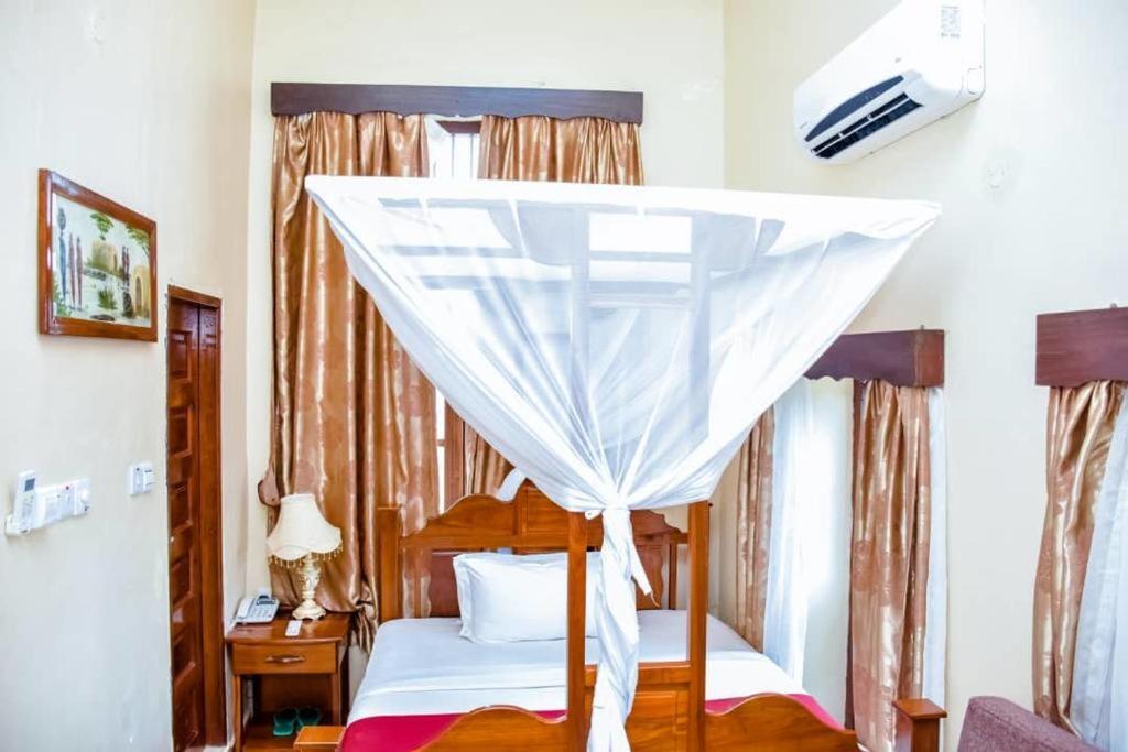 Red Sun Lodge Kokoni Ngambo Экстерьер фото